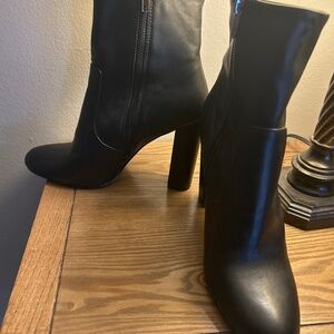 Steve Madden size 9 Women’s Heel